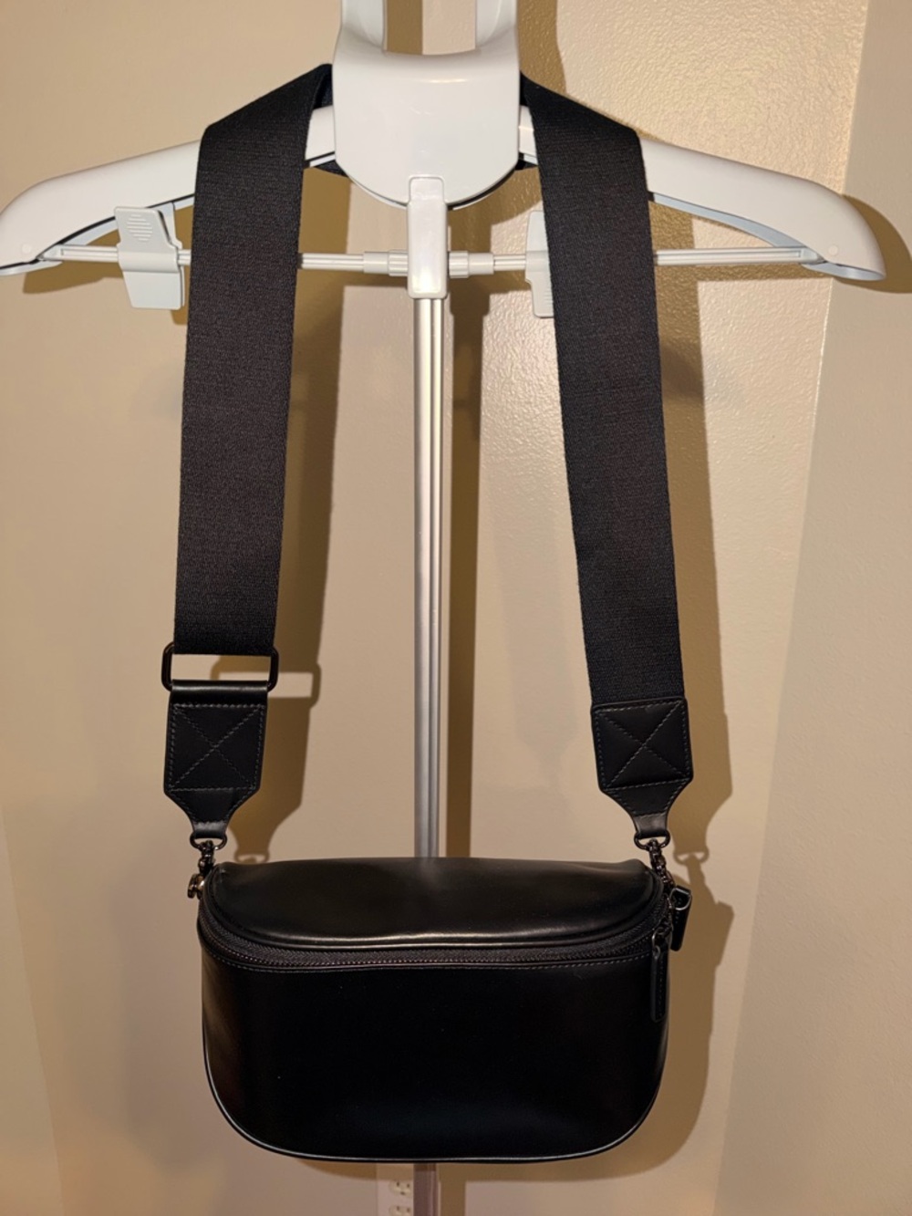 Andar The Waymaker Full Size Leather Crossbody Black Luxe Minimalist Bag - Picture 2 of 16